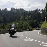 El truco austriaco que ha copiado la DGT para salvar motoristas en las carreteras españolas