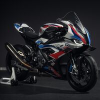 La BMW M 1000 RR será la moto de seguridad de MotoGP que acompañe a los renovados Safety Car de BMW