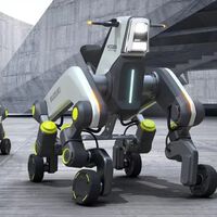 Suzuki ha creado un scooter con forma de robot que sabe subir escaleras y tiene 80 kilómetros de autonomía