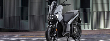 SEAT lanza su scooter eléctrico más barato: menos potencia, más autonomía y 600 euros más barata