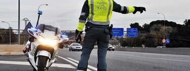 Siete infracciones en moto por las que la DGT puede poner una multa y mucha gente lo desconoce 