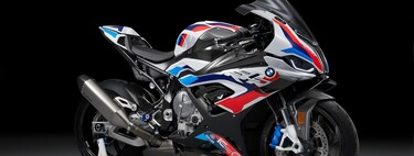 ¡Sorpresa! BMW M 1000 RR: alerones, 212 CV y sobredosis de fibra de carbono con el objetivo puesto en el WSBK