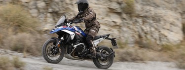 Probamos la BMW R 1300 GS: la reina de las trail es más potente que nunca, pero sobre todo es más ligera y ultraequipada