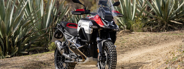 Habemus BMW R 1300 GS Adventure, un mastodonte viajero cargado hasta los dientes para ser la auténtica reina trail