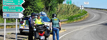 Se cae estrenando su KTM, llega la Guardia Civil de Tráfico y le acaban multando: "Mira, blanco y en botella, ¿no crees?"