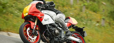 Probamos la Yamaha XSR900 GP: una deportiva de 119 CV con sabor noventero que te puede conquistar si tienes alguna cana