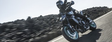 Probamos la Yamaha MT-09: una naked más guapa por fuera, igual de emocionante y con mejor control