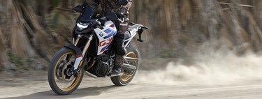 Probamos la BMW F 900 GS: 14 kg menos y muchos cambios para convertirse en la GS con la que me iría de aventuras