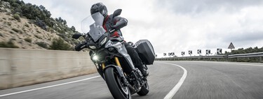 Probamos la Yamaha Tracer 9 GT+: turismo gamberro en una moto con radar que sabe frenar sola