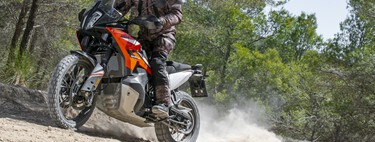 Probamos la KTM 890 Adventure: filosofía rally para que te animes con las aventuras en moto