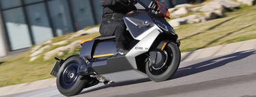 Probamos el BMW CE-04: un scooter eléctrico premium de autonomía razonable, estética rompedora y aceleración muy bestia