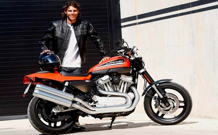 El garaje de motos de Rafa Nadal es épico. Desde una Harley-Davidson con su chupa de motero rebelde hasta la preferida de Ángel Nieto