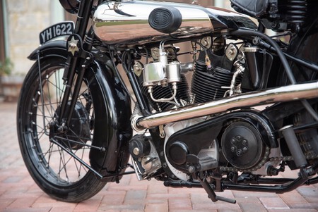 La primera moto superbike del mundo costó cuatro duros. Ahora se la han encontrado abandonada en un garaje, y vale un pastizal