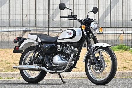 Kawasaki recupera un nombre retro para una nueva moto clásica que va a llegar a Europa, y es un bombazo para el carnet A2