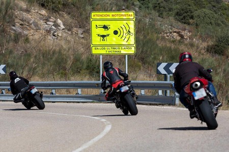 "Es el motorista solo y sus circunstancias, que al coger una curva se sale y se mata", justifica Pere Navarro tras el peor fin de semana de la historia para los motoristas