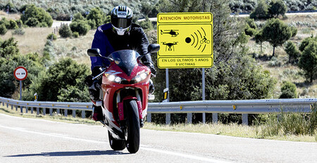 Preocupante es que haya casi un 60% más de motoristas fallecidos. Y con razón Pere Navarro está enfadado: "Es un disparate"