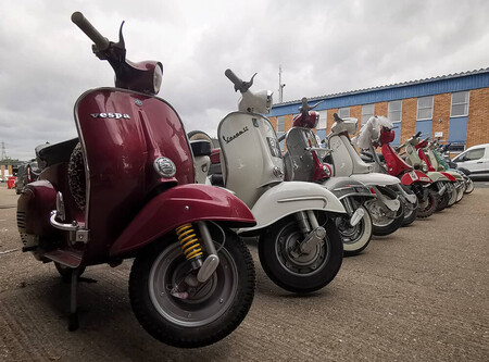 Europa se quiere cargar las Vespas más clásicas porque contaminan, pero los italianos van a salvarlas de las "locuras ecologistas"