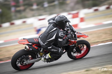 Ducati Hypermotard 698 Mono 2024 Prueba 054