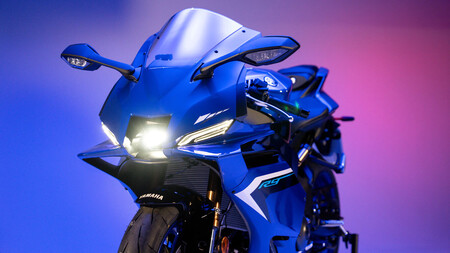 La Yamaha R9 ya tiene precio en España: será más cara que una MT-09, pero es la supersport más jugosa por lo que cuesta