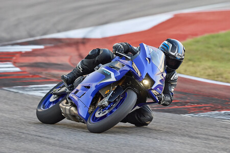 ¡Oficial! La Yamaha R9 es un sueño hecho realidad. La supersport tricilíndrica acaba de llegar, y es la sucesora de la R1