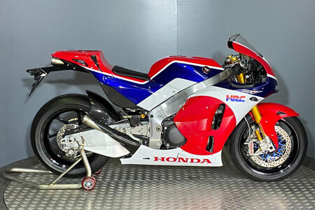 El plan maestro de Honda se llama RCV900. Una superbike con un motor V3 y aspecto de MotoGP para plantarle cara a la Yamaha R9 