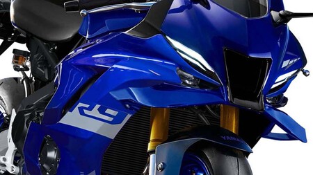 Confirmado: la Yamaha R9 era un secreto a voces. Ahora Yamaha ha desvelado con este vídeo que llega en breve. Por fin 