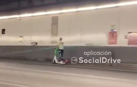 Graban A Tres Personas Conduciendo Patinetes Electricos Por La M 30 De Madrid 001