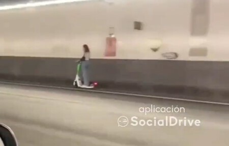 Graban A Tres Personas Conduciendo Patinetes Electricos Por La M 30 De Madrid 002