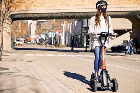 Graban A Tres Personas Conduciendo Patinetes Electricos Por La M 30 De Madrid Rre 001