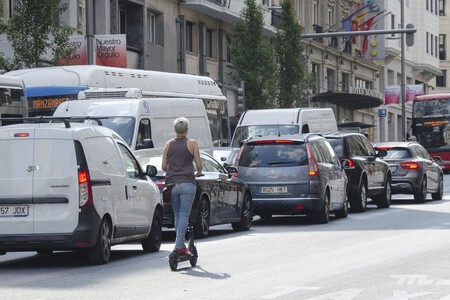 Graban A Tres Personas Conduciendo Patinetes Electricos Por La M 30 De Madrid 004