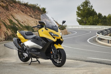 Yamaha Tmax 2022 020