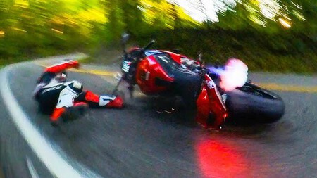 Se cae a toda velocidad, destroza su Honda CBR1000RR y al salir del hospital se compra otra por 30.000 euros