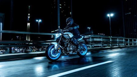 Giro de 180 grados en la Yamaha MT-07. Su naked más vendida ahora parece otra, sin embrague y con algo que todos pedían