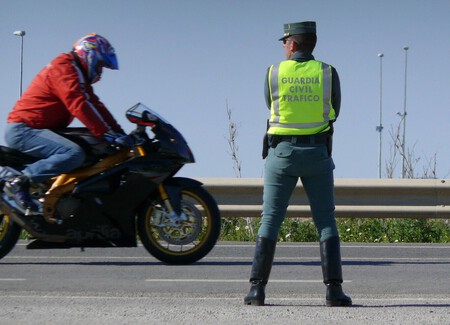 Los moteros con carnet de coche son los más peligrosos, pero los de motos grandes tienen peores accidentes