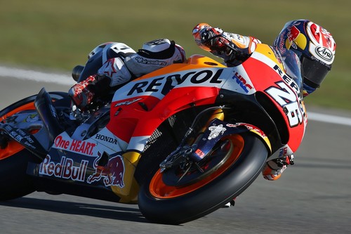 Dani Pedrosa gana el dramático GP de Valencia. Marc Márquez se alza Campeón de MotoGP con un podio tras otra salvada épica