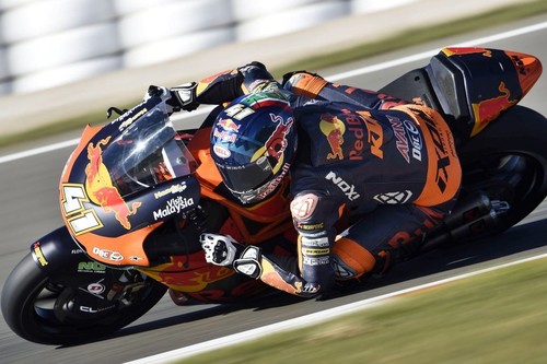 Miguel Oliveira y KTM avisan para 2018 con una incontestable tercera victoria consecutiva en Moto2