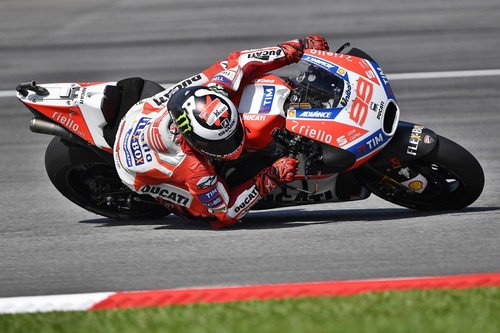 Jorge Lorenzo lidera los entrenamientos del viernes en Valencia. Márquez y Dovizioso no muestran sus cartas