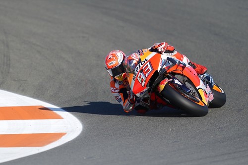 Marc Márquez le da el título de equipos al Repsol Honda en el día de la despedida de Jorge Lorenzo