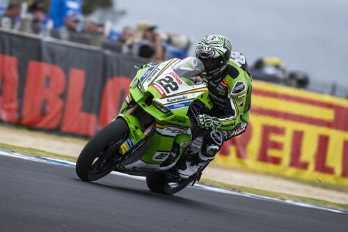 Alex Lowes deja con la miel en los labios a Álvaro Bautista con un doblete mágico y dura caída de Jonathan Rea