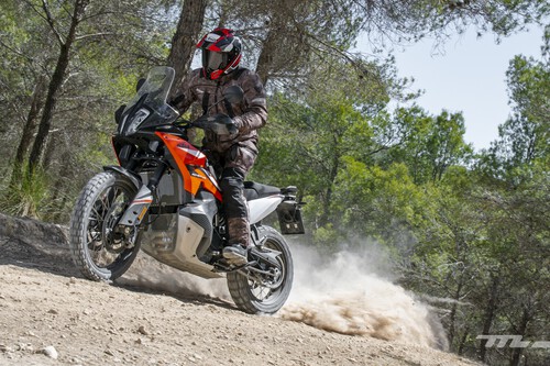 Probamos la KTM 890 Adventure: filosofía rally para que te animes con las aventuras en moto