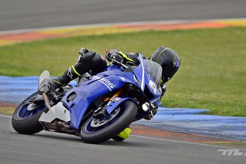 Probamos la Yamaha YZF-R6, un mito evolucionado para recuperar su trono en los circuitos