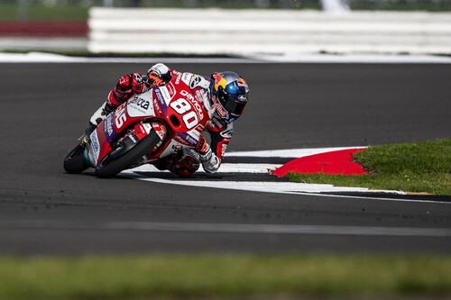 ¡Histórico! David Alonso gana en Silverstone saliendo último para ser el primer colombiano vencedor en MotoGP