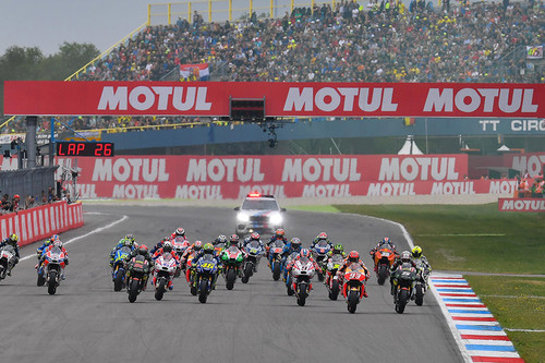 Dorna quiere más espectáculo en MotoGP: todos serán Campeones y tendrán que organizar una función a final de año