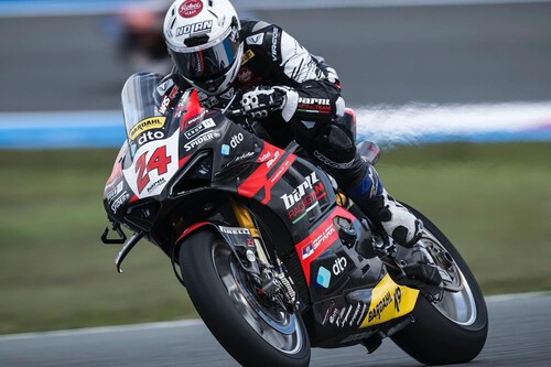 ¡Sorpresón! Nicholas Spinelli gana su primera carrera de Superbikes gracias a la lluvia en Assen