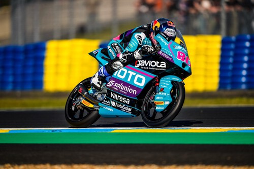 El colombiano David Alonso aprende la lección de Jerez controlando con calma en Le Mans para otra victoria 