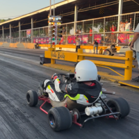 Dukarti, un endemoniado kart con motor de Ducati de 900 cc que se pone a casi 200 km/h y hace caballitos como una moto