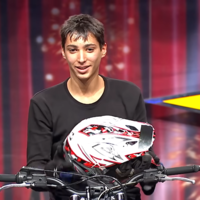 Cuando un Toprak Razgatlioglu muy niño fue a Got Talent a hacer acrobacias con una moto de stunt y le dijeron que no